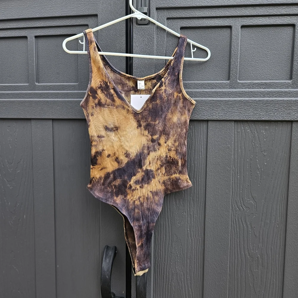 Verdusa Women's Tie Dye Notched Neck Ribbed Skinny Thong Tank Bodysuit Top Large - Picture 4 of 4